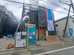 現在建物を建築中です、建築中の物件については現地確認の他、同施工会社の完成施工例のご案内、担当者のプレゼンテーションにてご検討ください。適切なご検討の方法をご説明させて頂きます。