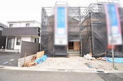 現在建物を建築中です、建築中の物件については現地確認の他、同施工会社の完成施工例のご案内、担当者のプレゼンテーションにてご検討ください。適切なご検討の方法をご説明させて頂きます。