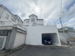 実際に室内をご見学頂くと生活のイメージが広がると思います。家具を置いたイメージや窓からの景色など。