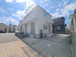 飽きのこないシンプルなデザインの下里の邸宅です