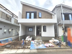 現在建物を建築中です、建築中の物件については現地確認の他、同施工会社の完成施工例のご案内、担当者のプレゼンテーションにてご検討ください。適切なご検討の方法をご説明させて頂きます。