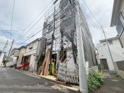 現在建物を建築中です、建築中の物件については現地確認の他、同施工会社の完成施工例のご案内、担当者のプレゼンテーションにてご検討ください。適切なご検討の方法をご説明させて頂きます。