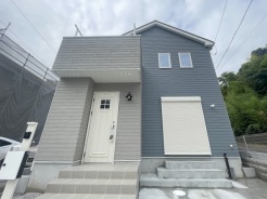 建物が完成しましたので室内のご見学予約スタート。当日のご見学予約も大歓迎です。お気軽にご連絡ください。エステート白馬国分寺店は火曜水曜も営業しております。