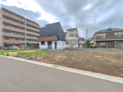 土地物件にはご確認頂くポイントがたくさんございます、土地だけのご見学の際もご遠慮せず、ぜひお気軽に担当スタッフにお申しつけくださいませ。