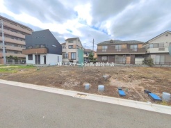 現地ご見学の際、スタッフが様々なご質問に対応いたします、周辺環境、前面道路、建築可能な建物について、ぜひご相談ください。