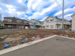現地ご見学の際、スタッフが様々なご質問に対応いたします、周辺環境、前面道路、建築可能な建物について、ぜひご相談ください。
