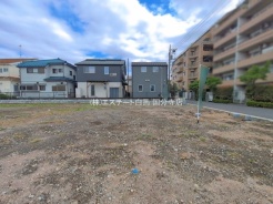 現地ご見学の際、スタッフが様々なご質問に対応いたします、周辺環境、前面道路、建築可能な建物について、ぜひご相談ください。