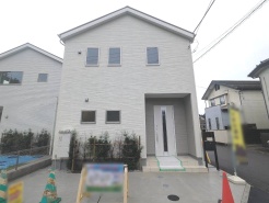 建物が完成しましたので室内のご見学予約スタート。当日のご見学予約も大歓迎です。お気軽にご連絡ください。エステート白馬国分寺店は火曜水曜も営業しております。