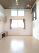 家族が一番集まる場所だから広々としつつも素敵な空間であって欲しい。みんながくつろぐリビングからキッチンまでが一つの空間のように繋がる間取り。