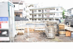 現在建物を建築中です、建築中の物件については現地確認の他、同施工会社の完成施工例のご案内、担当者のプレゼンテーションにてご検討ください。適切なご検討の方法をご説明させて頂きます。