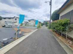 安心して暮らすことのできる住宅街。 住宅地の道路は一般に交通量が少なく車などの騒音が少ないため、住民にとって静かな生活環境が提供されます。