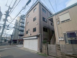 現地ご見学の際、スタッフが様々なご質問に対応いたします、周辺環境、前面道路、建築可能な建物について、ぜひご相談ください。