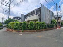 現在建物を建築中です、建築中の物件については現地確認の他、同施工会社の完成施工例のご案内、担当者のプレゼンテーションにてご検討ください。