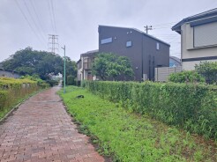 周辺の街並みの中で適度な主張、生活に溶け込むデザイン性高い外観が魅力の一戸建です。