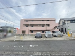 現地ご見学の際、スタッフが様々なご質問に対応いたします、周辺環境、前面道路、建築可能な建物について、ぜひご相談ください。