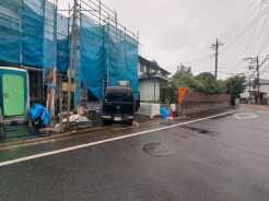 安心して暮らすことのできる住宅街。 住宅地の道路は一般に交通量が少なく車などの騒音が少ないため、住民にとって静かな生活環境が提供されます。