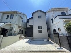 建物が完成しましたので室内のご見学予約スタート。当日のご見学予約も大歓迎です。お気軽にご連絡ください。エステート白馬国分寺店は火曜水曜も営業しております。