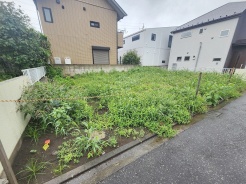 土地物件にはご確認頂くポイントがたくさんございます、土地だけのご見学の際もご遠慮せず、ぜひお気軽に担当スタッフにお申しつけくださいませ。