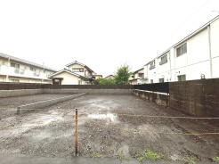 現在建物を建築中です、建築中の物件については現地確認の他、同施工会社の完成施工例のご案内、担当者のプレゼンテーションにてご検討ください。適切なご検討の方法をご説明させて頂きます。
