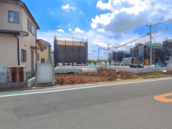 現在建物を建築中です、建築中の物件については現地確認の他、同施工会社の完成施工例のご案内、担当者のプレゼンテーションにてご検討ください。適切なご検討の方法をご説明させて頂きます。