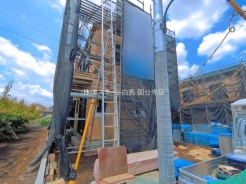 現在建物を建築中です、建築中の物件については現地確認の他、同施工会社の完成施工例のご案内、担当者のプレゼンテーションにてご検討ください。適切なご検討の方法をご説明させて頂きます。