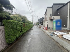 安心して暮らすことのできる住宅街。 住宅地の道路は一般に交通量が少なく車などの騒音が少ないため、住民にとって静かな生活環境が提供されます。