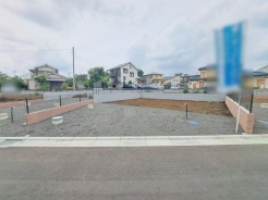 現地ご見学の際、スタッフが様々なご質問に対応いたします、周辺環境、前面道路、建築可能な建物について、ぜひご相談ください。
