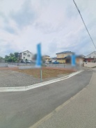 現地ご見学の際、スタッフが様々なご質問に対応いたします、周辺環境、前面道路、建築可能な建物について、ぜひご相談ください。