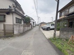 安心して暮らすことのできる住宅街。 住宅地の道路は一般に交通量が少なく車などの騒音が少ないため、住民にとって静かな生活環境が提供されます。
