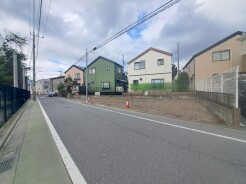 現在建物を建築中です、建築中の物件については現地確認の他、同施工会社の完成施工例のご案内、担当者のプレゼンテーションにてご検討ください。適切なご検討の方法をご説明させて頂きます。
