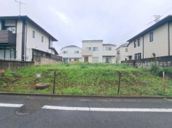 現地ご見学の際、スタッフが様々なご質問に対応いたします、周辺環境、前面道路、建築可能な建物について、ぜひご相談ください。