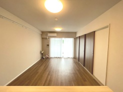 家族が一番集まる場所だから広々としつつも素敵な空間であって欲しい。みんながくつろぐリビングからキッチンまでが一つの空間のように繋がる間取り。