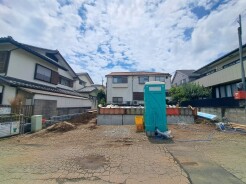 現在建物を建築中です、建築中の物件については現地確認の他、同施工会社の完成施工例のご案内、担当者のプレゼンテーションにてご検討ください。適切なご検討の方法をご説明させて頂きます。