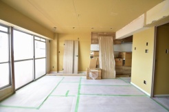 家族の集まるリビングは気持ちの良い自然光が差し込む団欒空間。室内のご見学予約も随時、受付中ですのでお気軽にお問合せください。