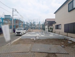 現在建物を建築中です、建築中の物件については現地確認の他、同施工会社の完成施工例のご案内、担当者のプレゼンテーションにてご検討ください。適切なご検討の方法をご説明させて頂きます。