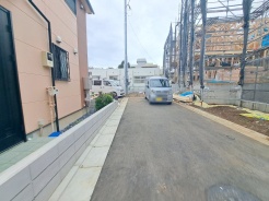 安心して暮らすことのできる住宅街。 住宅地の道路は一般に交通量が少なく車などの騒音が少ないため、住民にとって静かな生活環境が提供されます。