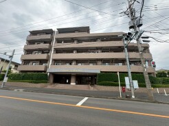 実際に室内をご見学頂くと生活のイメージが広がります。家具を置いたイメージや窓からの景色など、現地で体感ください。