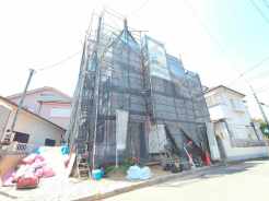 現在建物を建築中です、建築中の物件については現地確認の他、同施工会社の完成施工例のご案内、担当者のプレゼンテーションにてご検討ください。