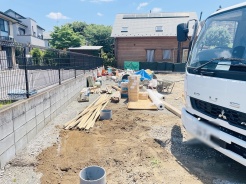 土地物件にはご確認頂くポイントがたくさんございます、土地だけのご見学の際もご遠慮せず、ぜひお気軽に担当スタッフにお申しつけくださいませ。