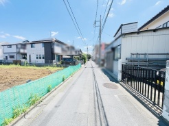 安心して暮らすことのできる住宅街。 住宅地の道路は一般に交通量が少なく車などの騒音が少ないため、住民にとって静かな生活環境が提供されます。