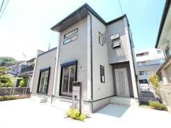 建物が完成しましたので室内のご見学予約スタート。当日のご見学予約も大歓迎です。お気軽にご連絡ください。エステート白馬国分寺店は火曜水曜も営業しております。
