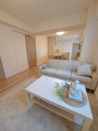 家族みんなが集まるリビング。広さを重視した家族全員が集まれるリビングは、住む上で大事な空間になります。