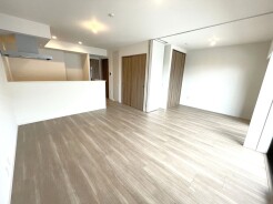 カウンターキッチンならではの開放的な見通し、全体が見渡せることでご家族の団欒スペースもより明るく笑顔が溢れる空間となります。