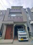 現在建物をリフォーム中です。
