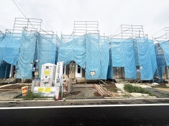 現在建物を建築中です、建築中の物件については現地確認の他、同施工会社の完成施工例のご案内、担当者のプレゼンテーションにてご検討ください。適切なご検討の方法をご説明させて頂きます。