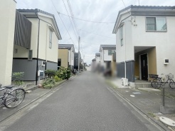 安心して暮らすことのできる住宅街。 住宅地の道路は一般に交通量が少なく車などの騒音が少ないため、住民にとって静かな生活環境が提供されます。