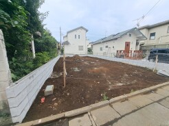 現在建物を建築中です、建築中の物件については現地確認の他、同施工会社の完成施工例のご案内、担当者のプレゼンテーションにてご検討ください。