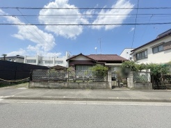 現地ご見学の際、スタッフが様々なご質問に対応いたします、周辺環境、前面道路、建築可能な建物について、ぜひご相談ください。
