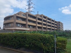 建物が完成しましたので室内のご見学予約スタート。当日のご見学予約も大歓迎です。お気軽にご連絡ください。エステート白馬国分寺店は火曜水曜も営業しております。