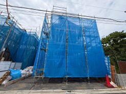 現在建物を建築中です、建築中の物件については現地確認の他、同施工会社の完成施工例のご案内、担当者のプレゼンテーションにてご検討ください。